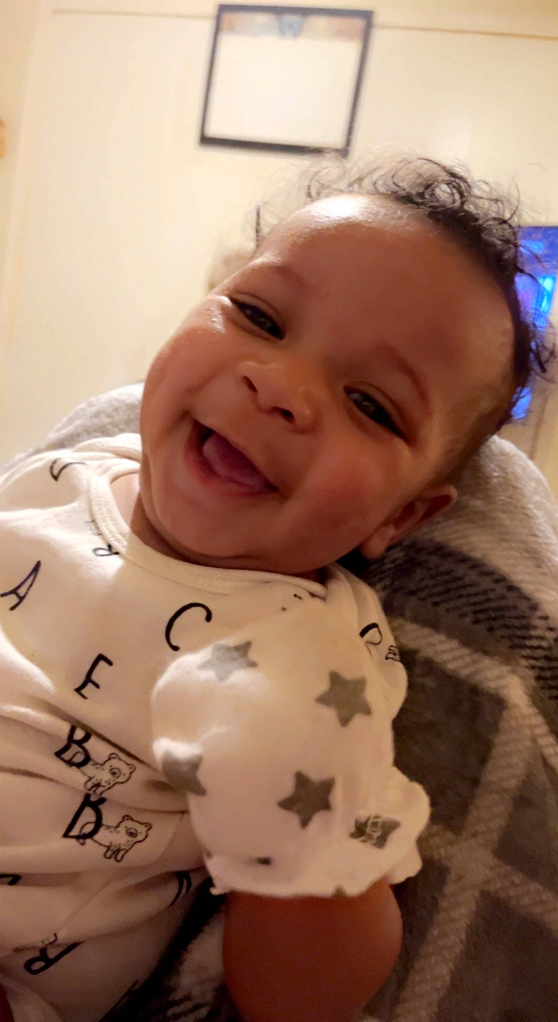 Kyrie is registered to the contest to win money with this photo: arm, baby, baby_laughing, baby_toddler_clothing, cheek, chin, eyebrow, finger, forehead, happy, human_body, iris, joy, lip, mouth, neck, nose, person, skin, sleeve