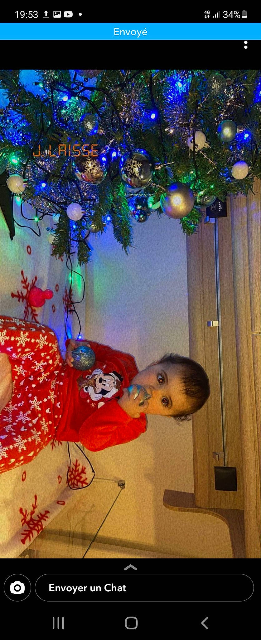 Mercedes participe au concours pour gagner de l'argent avec cette photo : blue, christmas, christmas_decoration, christmas_eve, christmas_lights, christmas_ornament, christmas_tree, decoration, electric_blue, event, fun, happy, holiday, holiday_ornament, interior_design, lighting, ornament, person, plant, toddler