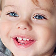 Cla participe au concours pour gagner de l'argent avec cette photo : child, toddler, face, smile, blue_eyes, hoodie, clothing, happy, cute, closeup, portrait, baby, skin, eyelashes, mouth, teeth, expression, person, head, joy