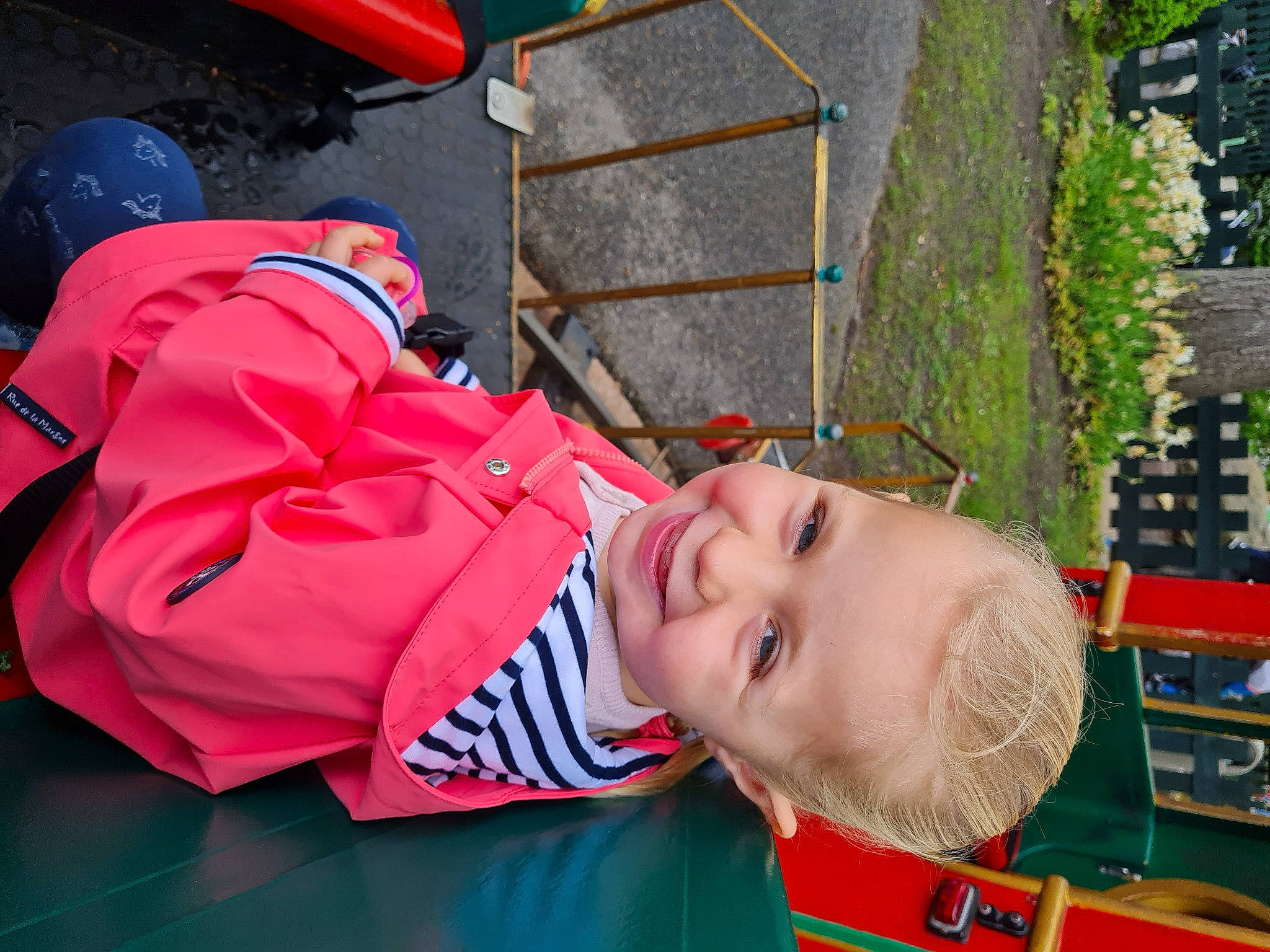 Emma participe au concours pour gagner de l'argent avec cette photo : baby, child, fun, grass, happy, joy, leisure, pattern, person, personal_protective_equipment, plant, play, recreation, smile, toddler, tree, vacation