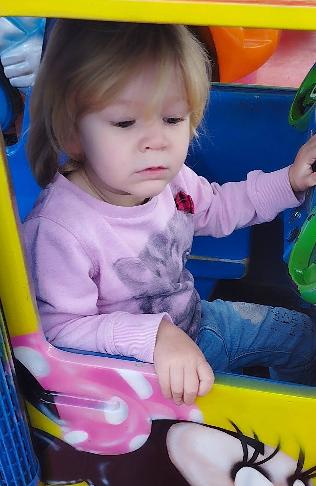 Athéna participe au concours pour gagner de l'argent avec cette photo : baby, baby_playing_with_toys, baby_toddler_clothing, chair, cheek, child, eye, fun, hairstyle, happy, lap, leisure, person, play, recreation, sitting, skin, snapshot, toddler, wheel