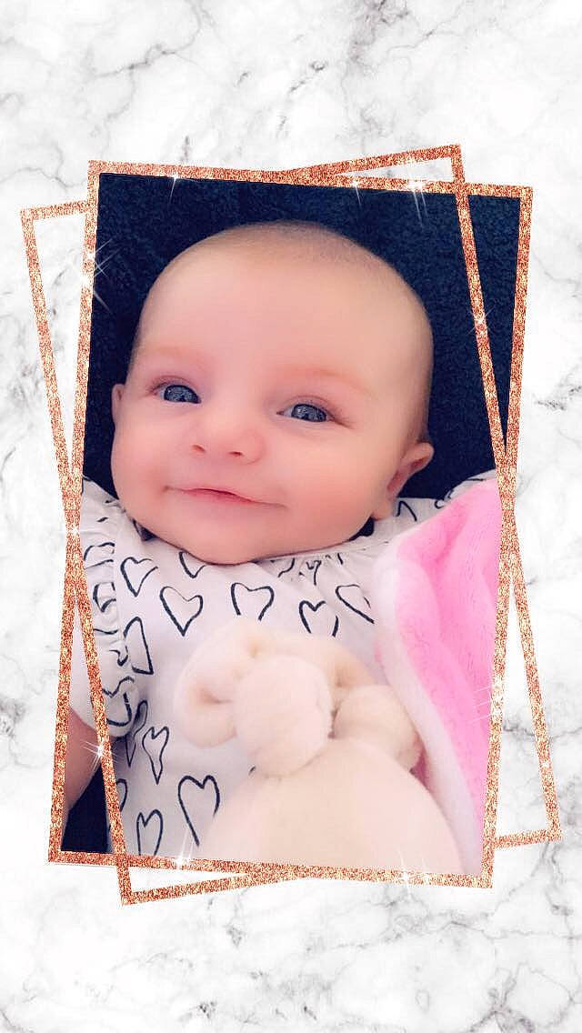 Lucile a rejoint le concours — aidez-le/la à gagner de superbes lots ! art, baby, beauty, cheek, child, eye, face, forehead, fur, head, lip, nose, person, photograph, photography, picture_frame, pink, skin, textile, toddler