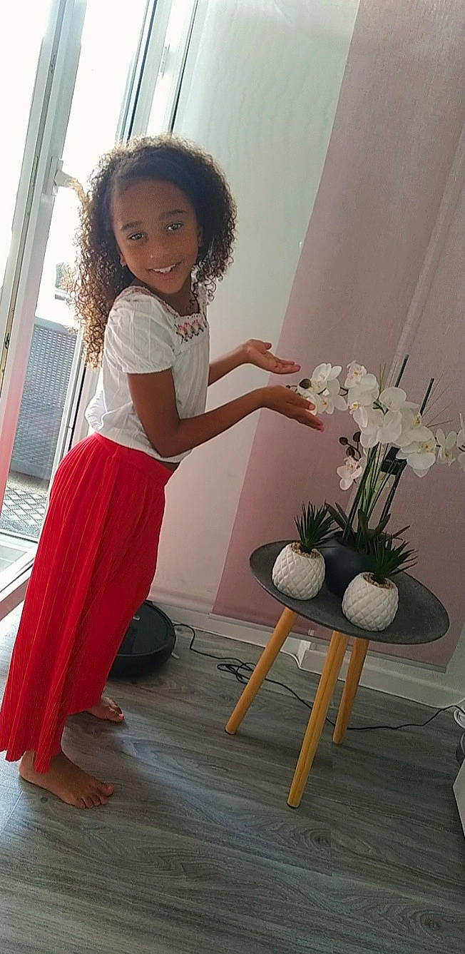 Kelya a rejoint le concours — aidez-le/la à gagner de superbes lots ! beauty, day_dress, fashion_design, fashion_model, flooring, flower, human_leg, joint, joy, knee, leg, long_hair, magenta, person, pink, plant, shoulder, standing, thigh, trunk