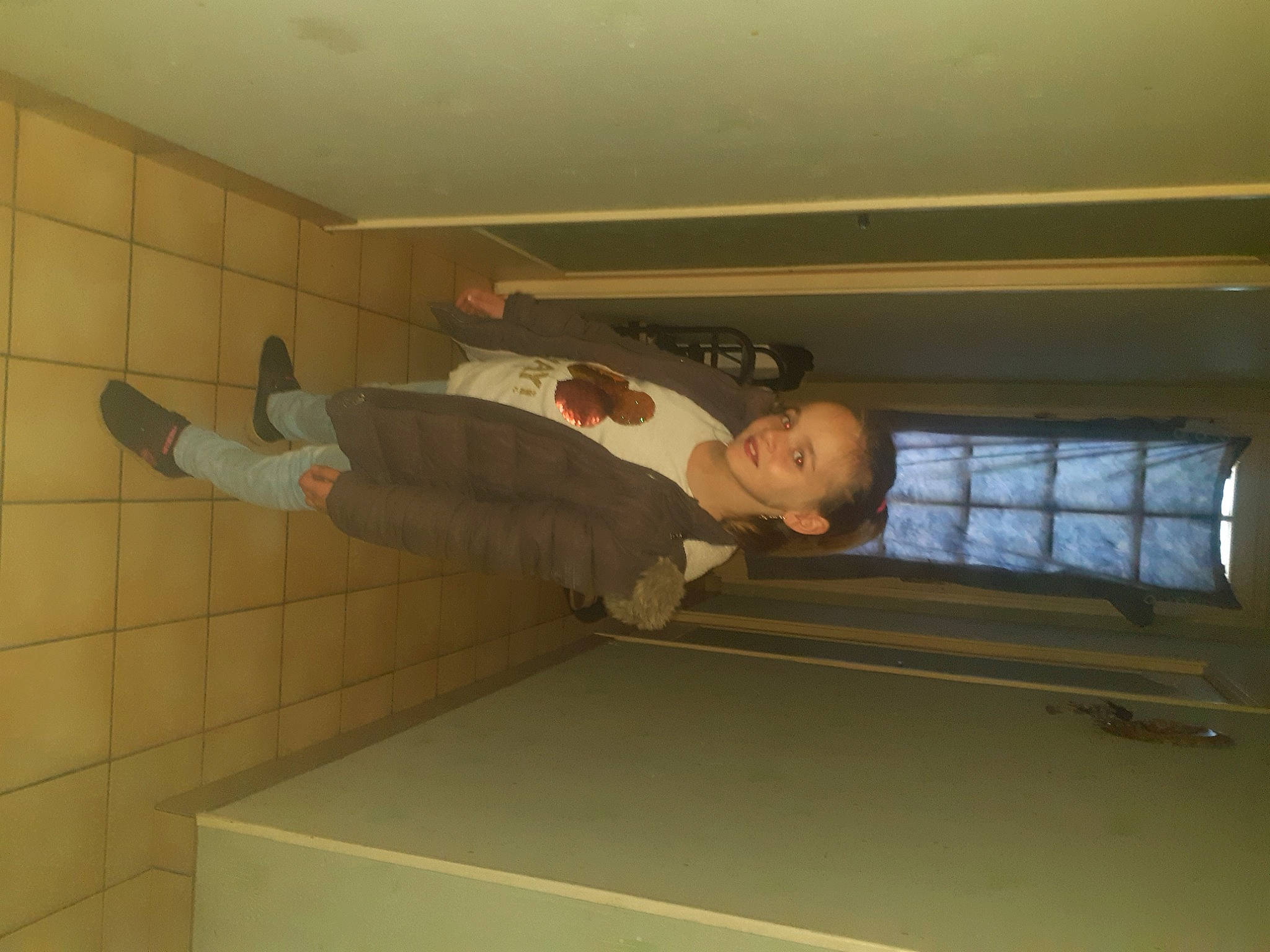 Lylou a rejoint le concours — aidez-le/la à gagner de superbes lots ! ceiling, joy, person