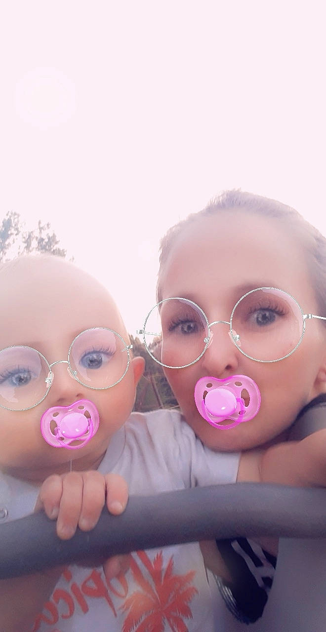 Daymon a rejoint le concours — aidez-le/la à gagner de superbes lots ! baby, cheek, child, eye, eyebrow, face, facial_expression, finger, forehead, fun, glasses, head, lip, material_property, mouth, nose, person, pink, selfie, skin