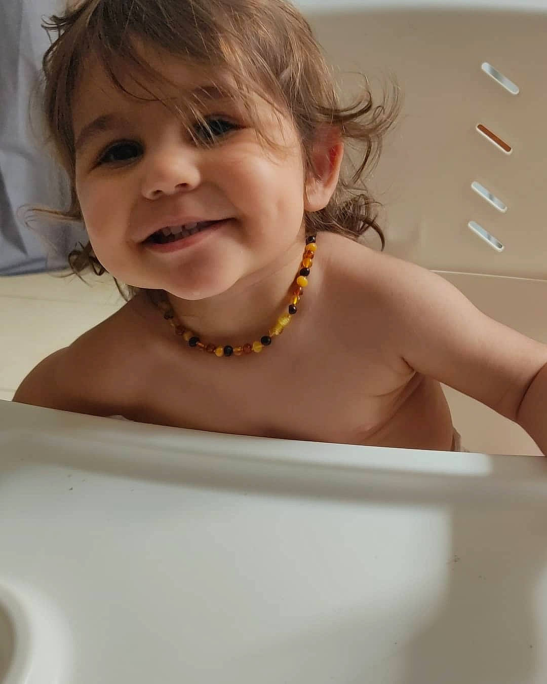 Mya a rejoint le concours — aidez-le/la à gagner de superbes lots ! bathing, cheek, chin, ear, eyebrow, eyelash, face, facial_expression, happy, human_body, iris, jaw, joy, lip, mouth, neck, nose, person, plumbing_fixture, skin