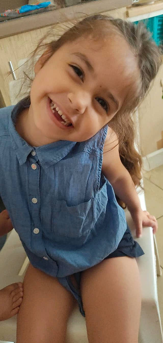 Léana a rejoint le concours — aidez-le/la à gagner de superbes lots ! cheek, eye, face, facial_expression, hair, hairstyle, happy, head, human_body, joint, joy, lip, mouth, muscle, neck, nose, organ, person, shoulder, skin