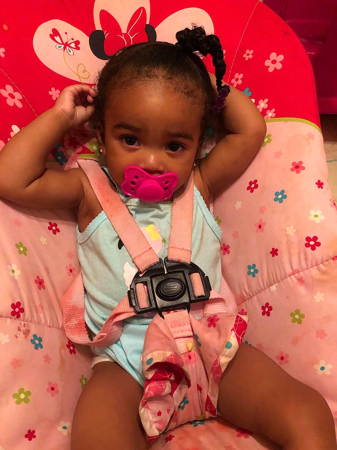 Kamilayh is registered to the contest to win money with this photo: arm, baby_toddler_clothing, cheek, chin, eyelash, face, finger, hairstyle, hand, happy, head, human, lip, mouth, neck, organ, person, pink, red, skin