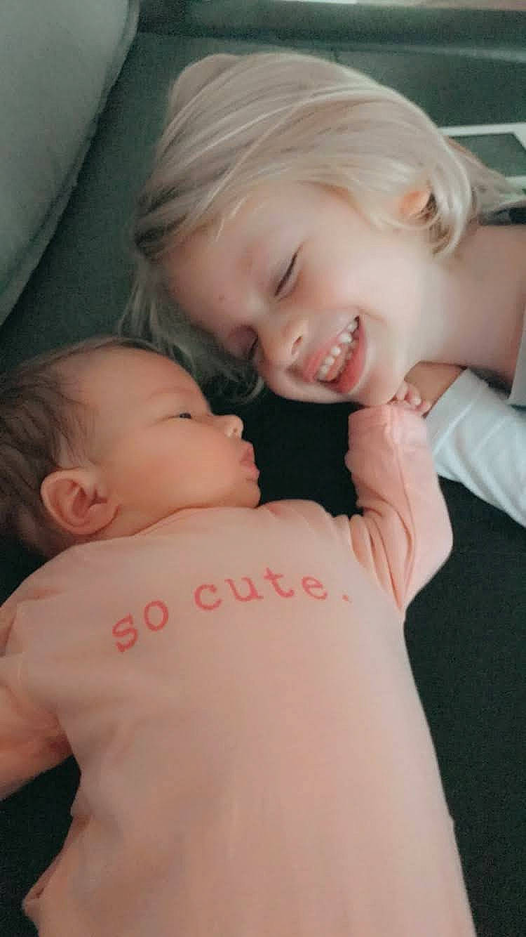 Naomy participe au concours pour gagner de l'argent avec cette photo : arm, baby, birth, blond, cheek, child, face, hug, joy, love, nap, neck, person, skin, sleep, toddler