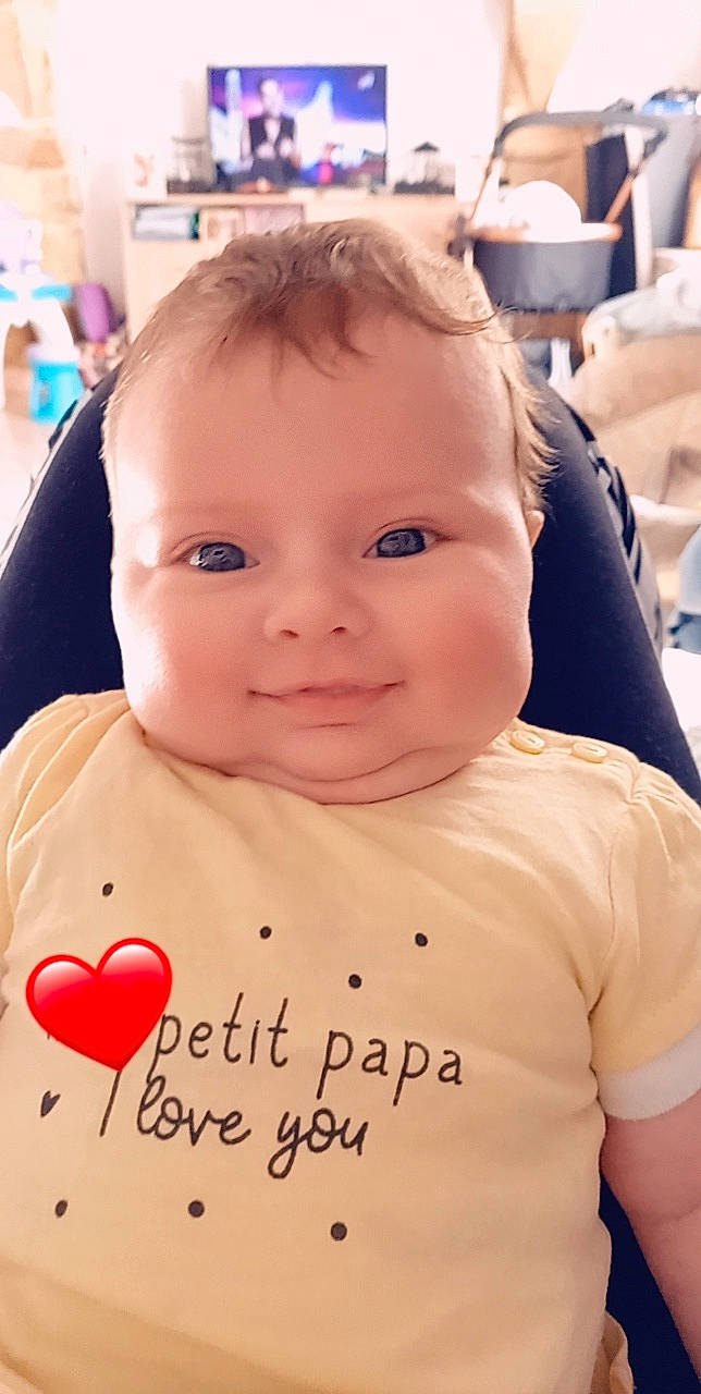 Naomy a rejoint le concours — aidez-le/la à gagner de superbes lots ! baby, beauty, cheek, child, chin, ear, eye, face, forehead, head, joy, lip, neck, nose, person, pink, skin, smile, toddler