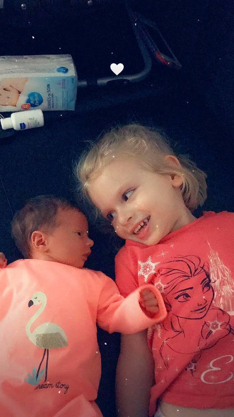 Naomy participe au concours pour gagner de l'argent avec cette photo : baby, cheek, child, family, fun, happy, joy, people, person, sibling, skin, smile, toddler