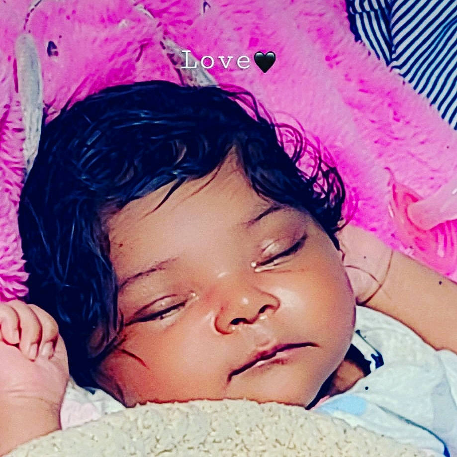 Razan is registered to the contest to win money with this photo: azure, cheek, comfort, eye, eyebrow, eyelash, face, facial_expression, hair, hairstyle, hand, head, human, human_body, lip, mouth, nose, person, product, skin