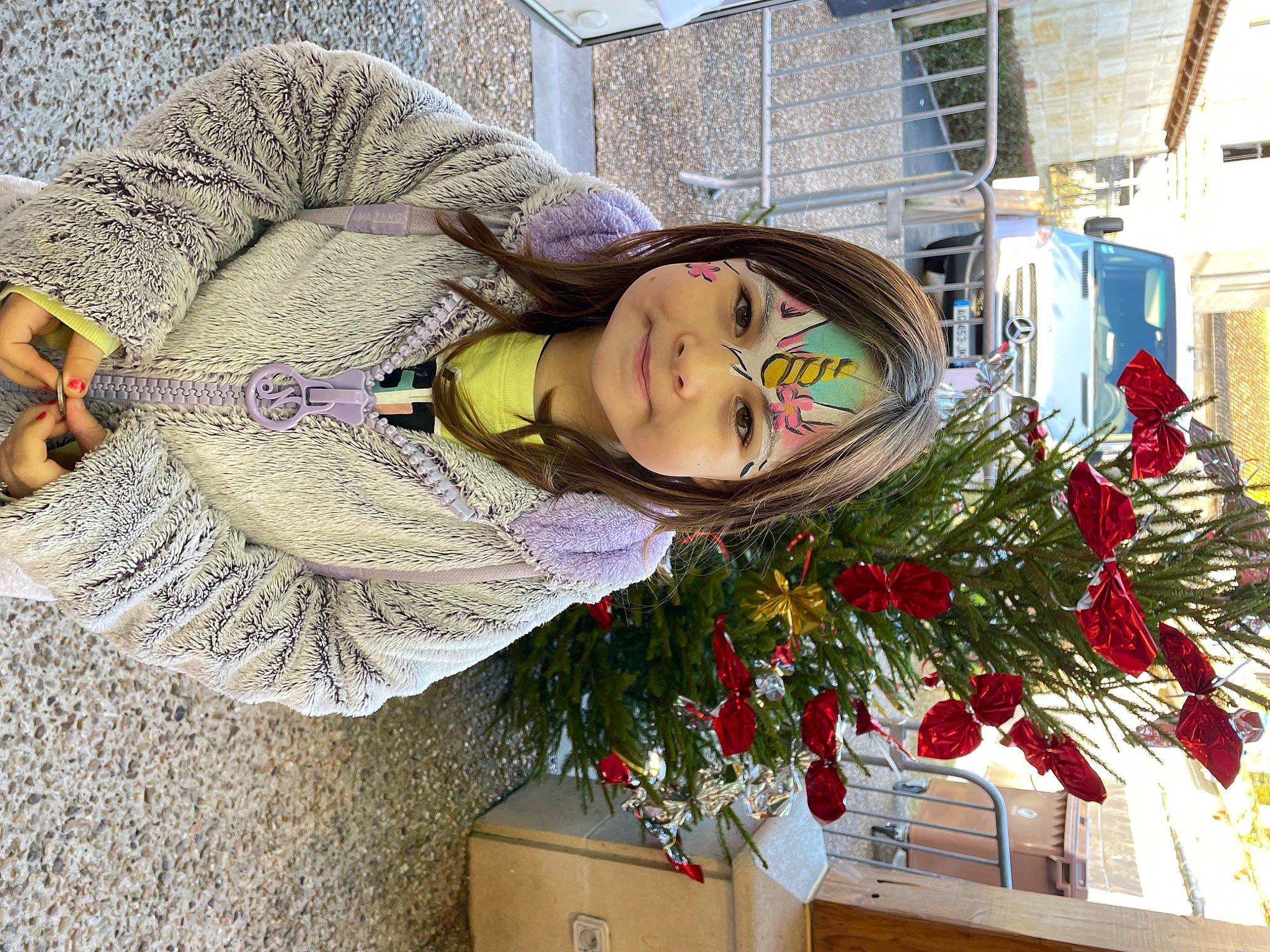 Eléona a rejoint le concours — aidez-le/la à gagner de superbes lots ! cut_flowers, event, eyewear, fashion_accessory, floral_design, floristry, flower, flower_arranging, fun, happy, hat, joy, person, plant, smile, spring, street_fashion, textile, tree, visual_arts