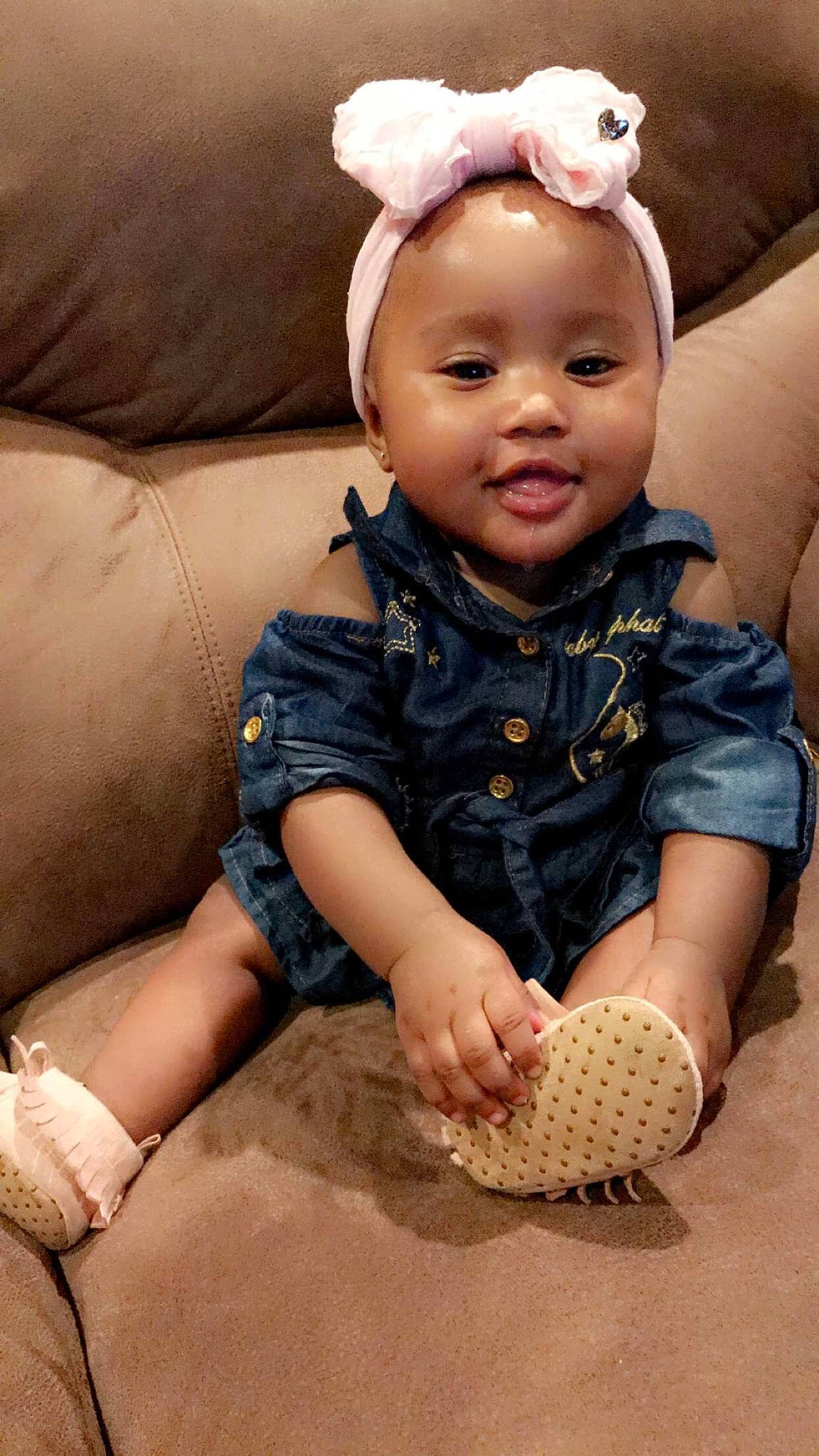 Phoenix is registered to the contest to win money with this photo: baby, baby_toddler_clothing, cheek, child, chin, comfort, eye, finger, flash_photography, happy, head, headband, headpiece, pattern, person, sitting, skin, sleeve, smile, thumb