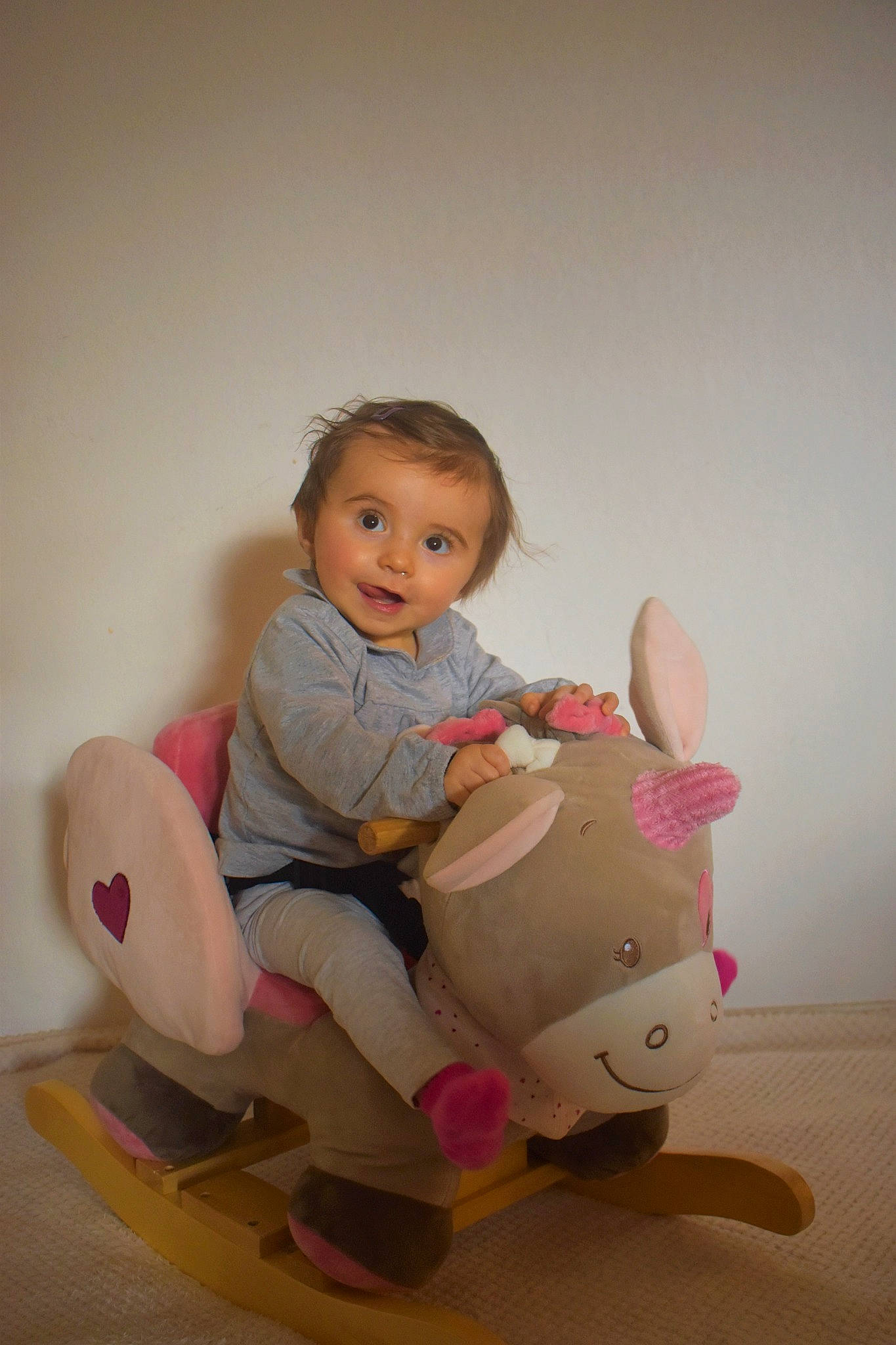 Elysa participe au concours pour gagner de l'argent avec cette photo : baby, child, person, pink, sitting, skin, toddler