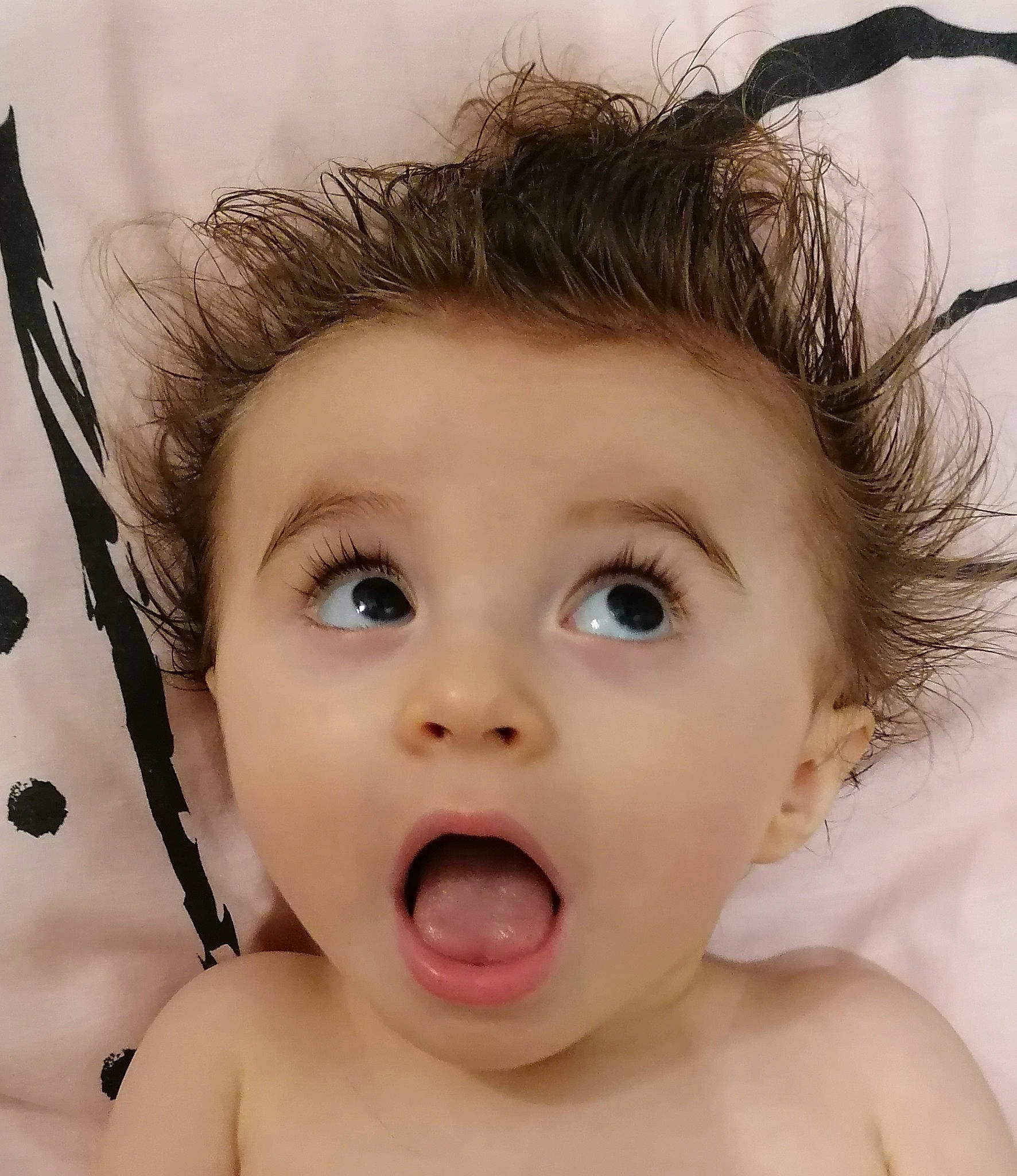 Elysa participe au concours pour gagner de l'argent avec cette photo : baby, baby_making_funny_faces, beauty, cheek, child, chin, close_up, eye, eyebrow, face, facial_expression, forehead, head, lip, mouth, neck, nose, organ, person, skin