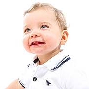 Roméo participe au concours pour gagner de l'argent avec cette photo : toddler, child, smiling, happy, blue_eyes, white_polo, short_hair, portrait, cute, baby, face, infant, light_skin, studio_photo, close_up, innocent, joyful, apparel, person, fashion
