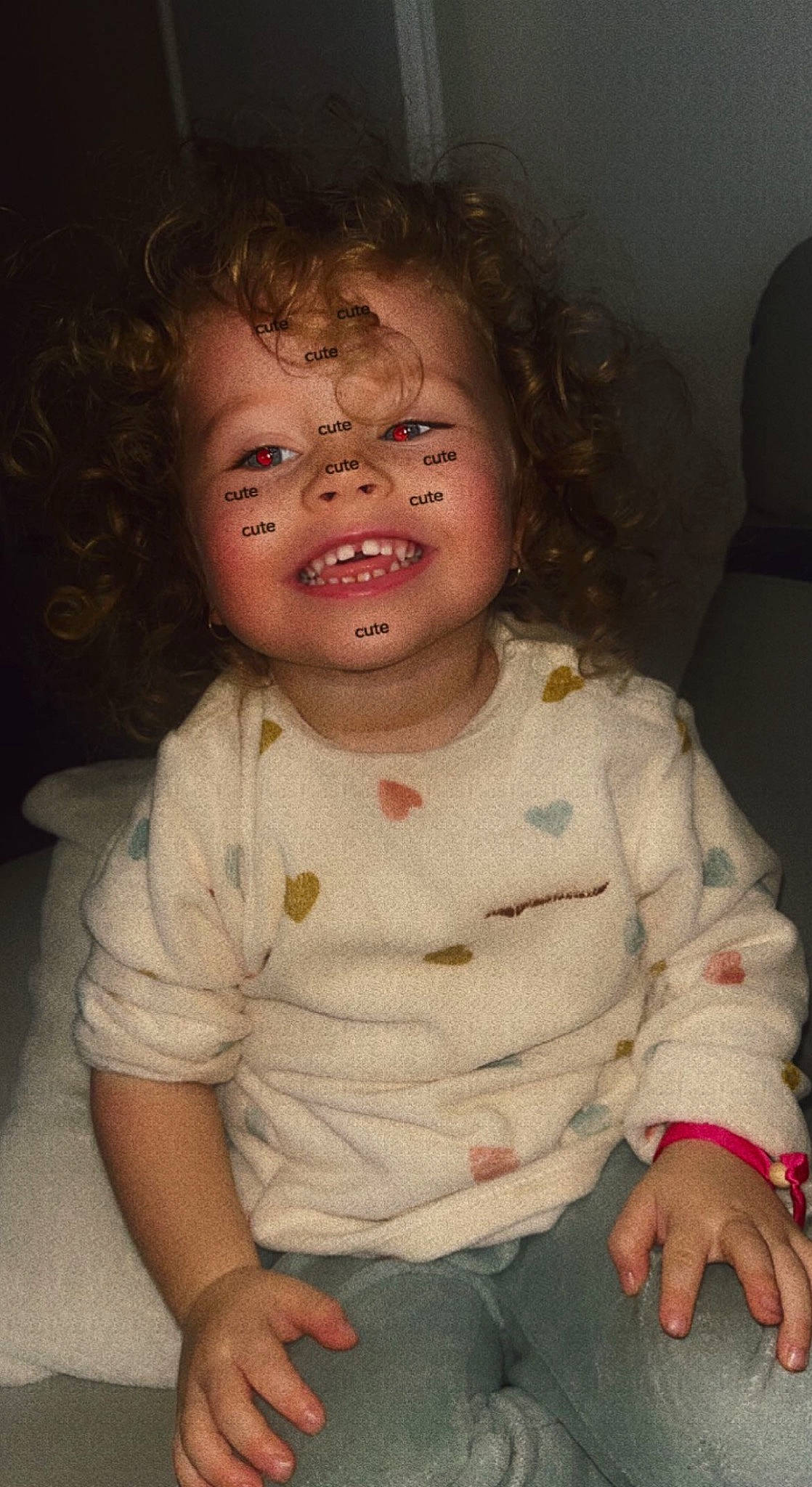 Talia participe au concours pour gagner de l'argent avec cette photo : baby_toddler_clothing, cheek, chin, eye, eyebrow, eyelash, forehead, gesture, hair, happy, human_body, iris, jaw, lip, mouth, neck, nose, organ, person, skin