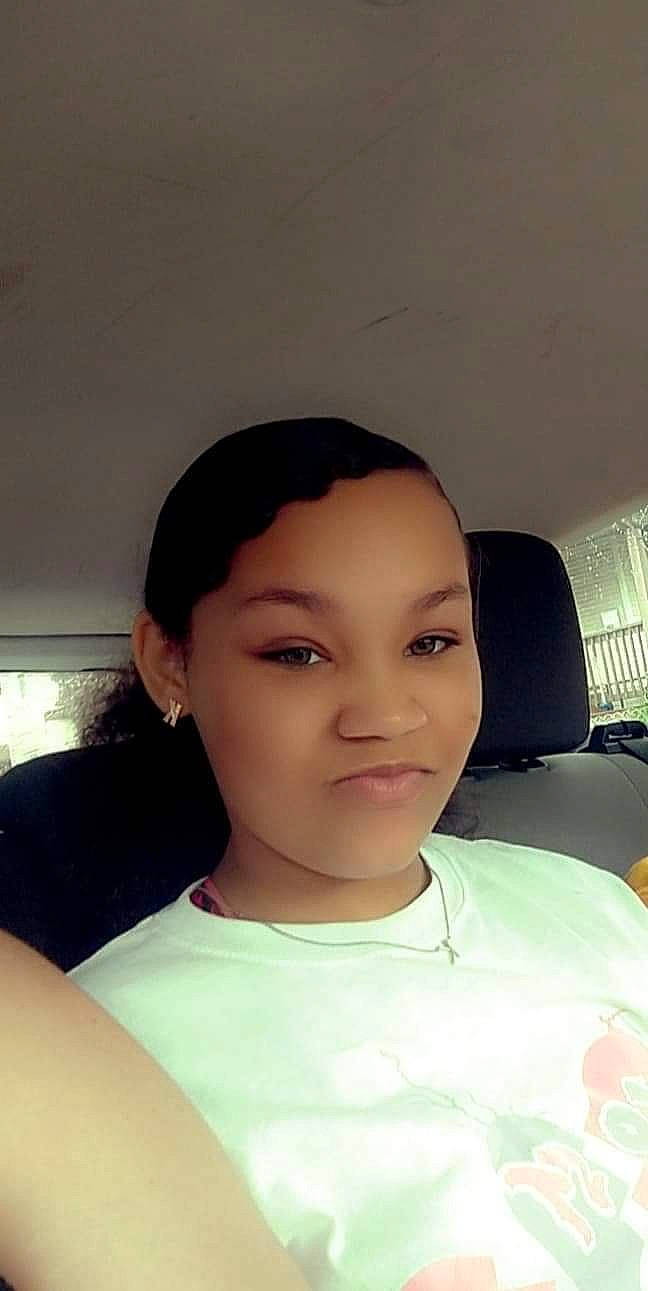 Akiara is registered to the contest to win money with this photo: automotive_lighting, black_hair, cheek, chest, cool, eyebrow, eyelash, forehead, fun, happy, head_restraint, jaw, lip, neck, nose, person, selfie, shoulder, skin, t_shirt