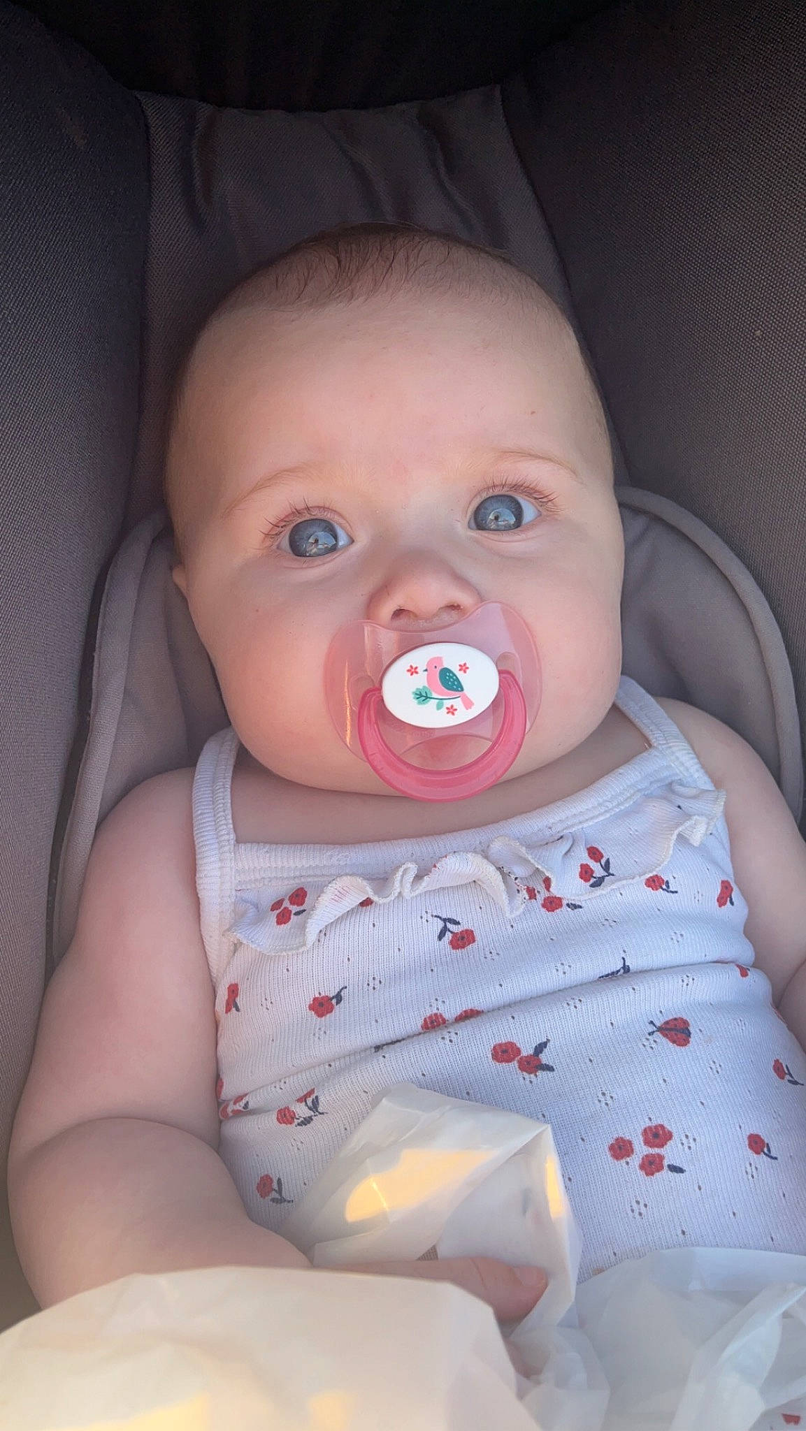 Elyana participe au concours pour gagner de l'argent avec cette photo : baby, baby_products, baby_toddler_clothing, carmine, cheek, child, comfort, fun, iris, lip, mouth, nose, pattern, person, sitting, skin, sleeve, toddler