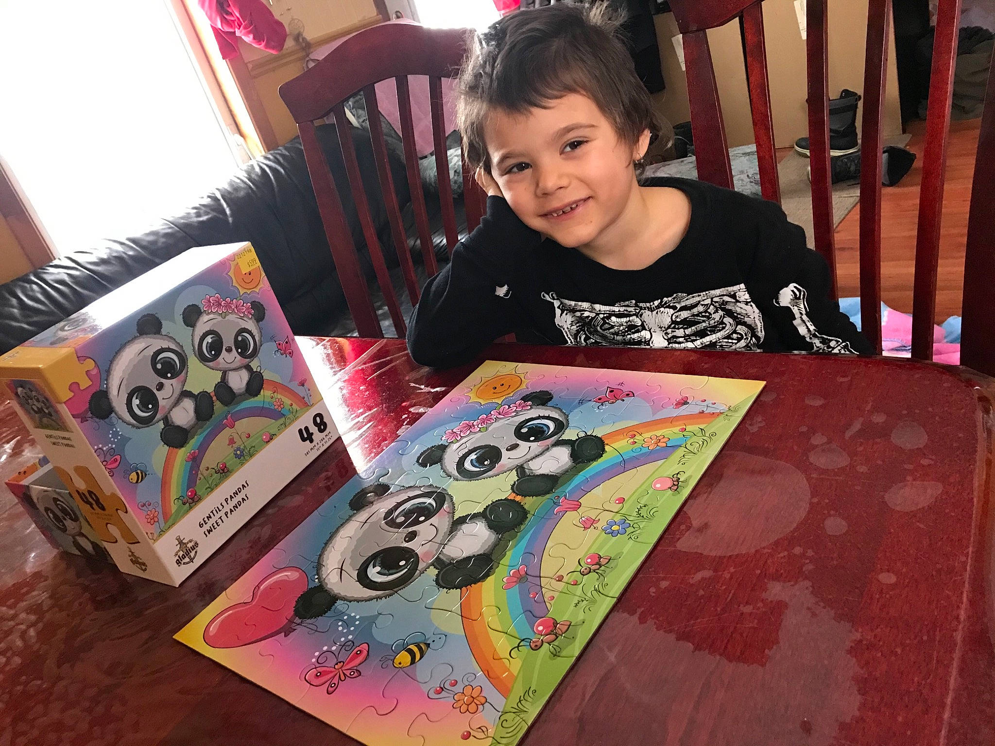Jayden a rejoint le concours — aidez-le/la à gagner de superbes lots ! creative_arts, games, houseplant, joy, learning, person, play, toddler