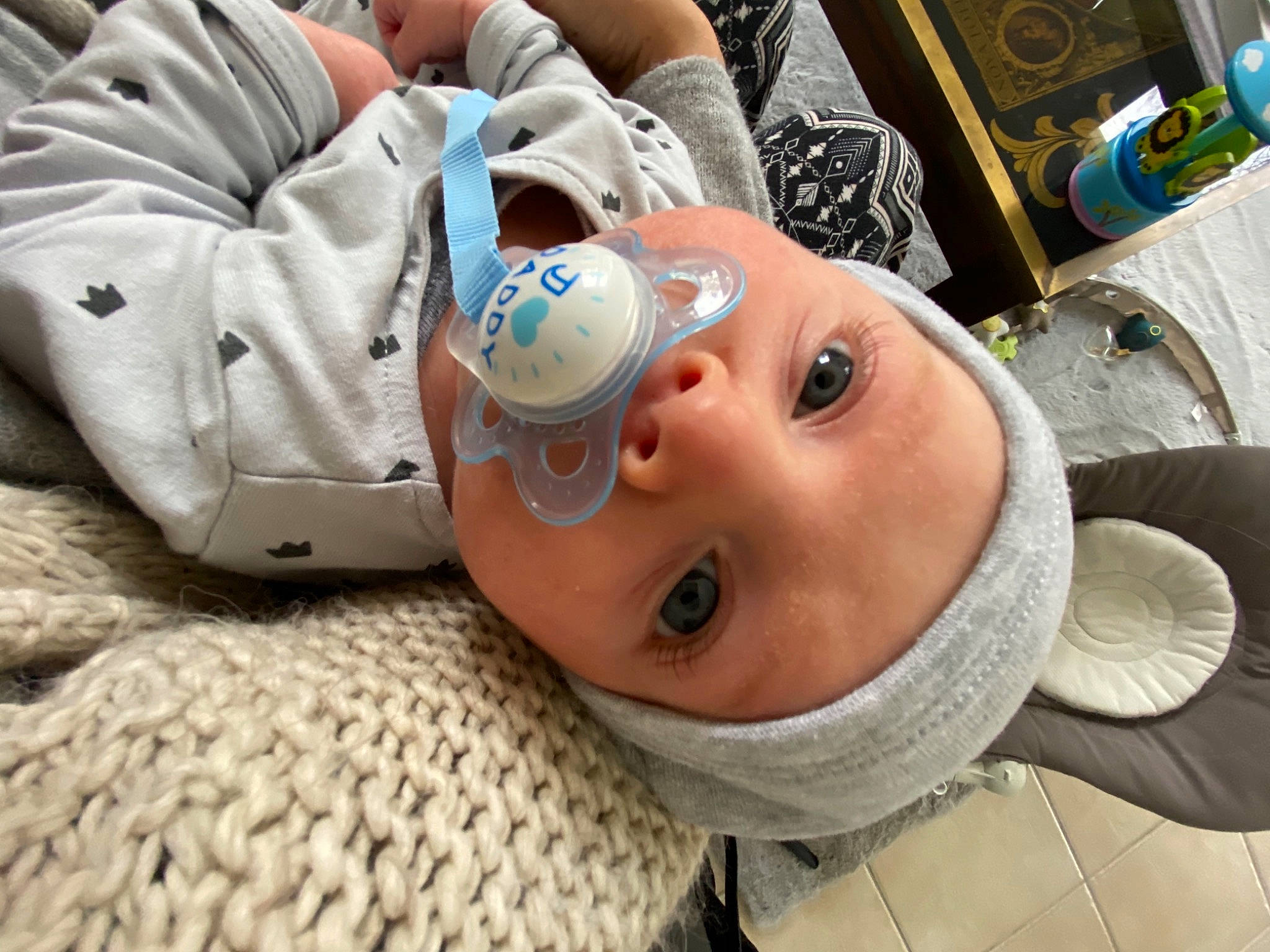 Léo participe au concours pour gagner de l'argent avec cette photo : baby, baby_products, baby_toddler_clothing, cheek, child, eye, headwear, hood, hoodie, person, plastic_bottle, product, skin, toddler