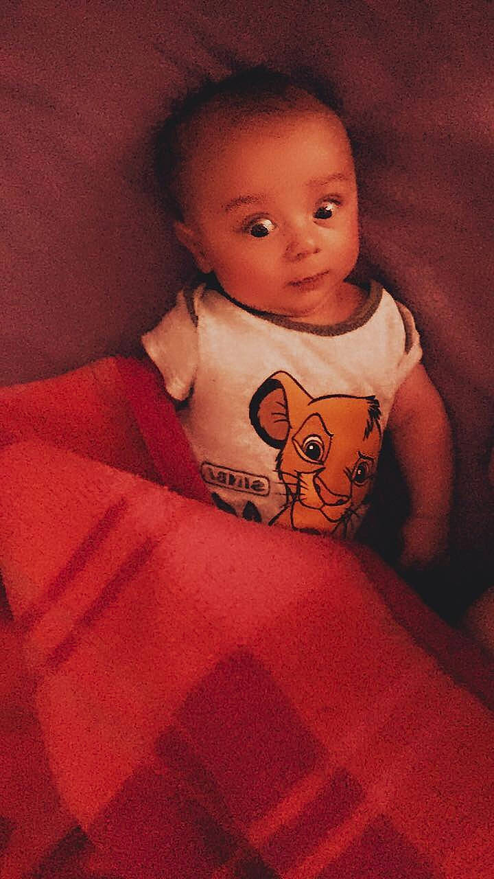 Ilaryo a rejoint le concours — aidez-le/la à gagner de superbes lots ! baby, baby_toddler_clothing, cheek, child, comfort, face, finger, flash_photography, happy, head, iris, linens, lip, mouth, neck, nose, person, pink, skin, sleeve