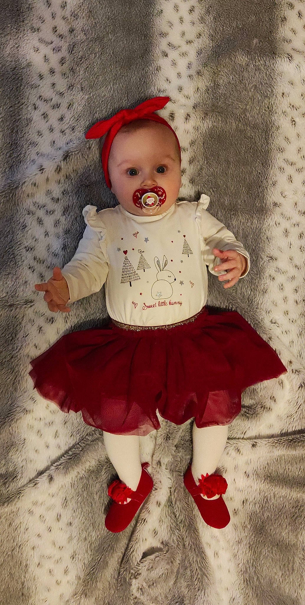 Melya participe au concours pour gagner de l'argent avec cette photo : arm, art, baby, baby_toddler_clothing, day_dress, doll, eye, fashion_design, head, headgear, human_body, magenta, pattern, person, pink, sleeve, sock, t_shirt, toddler, vintage_clothing