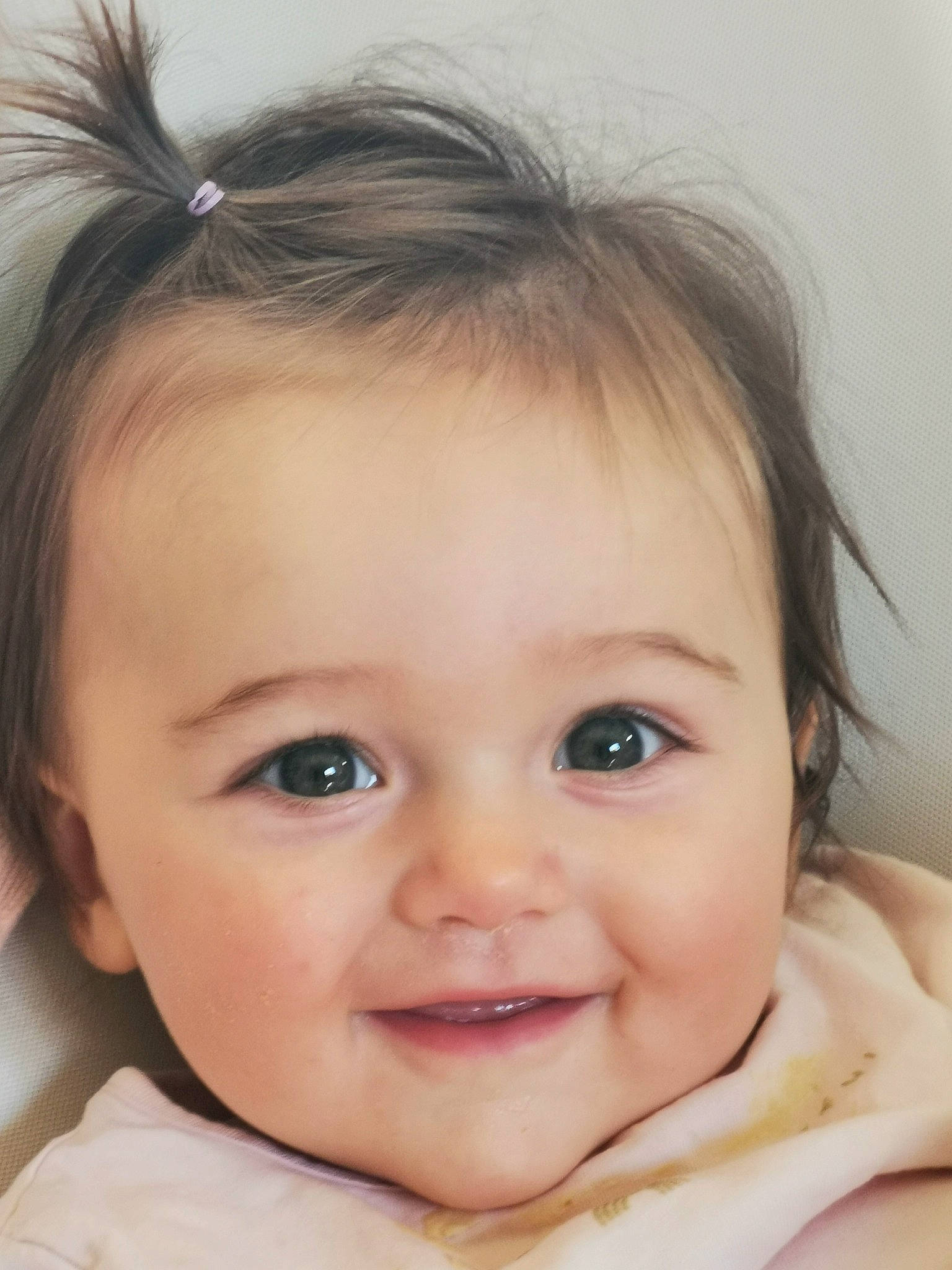 Lilas participe au concours pour gagner de l'argent avec cette photo : baby, cheek, child, chin, ear, eye, eyebrow, eyelash, flash_photography, forehead, hairstyle, happy, iris, jaw, joy, lip, neck, nose, person, skin