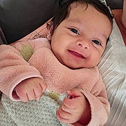 Elya participe au concours pour gagner de l'argent avec cette photo : baby, smile, infant, blanket, pink_clothing, fuzzy_texture, happy, face, hand, couch, tattoo, person, indoor, closeup, portrait, cozy, warm, soft, child, cute