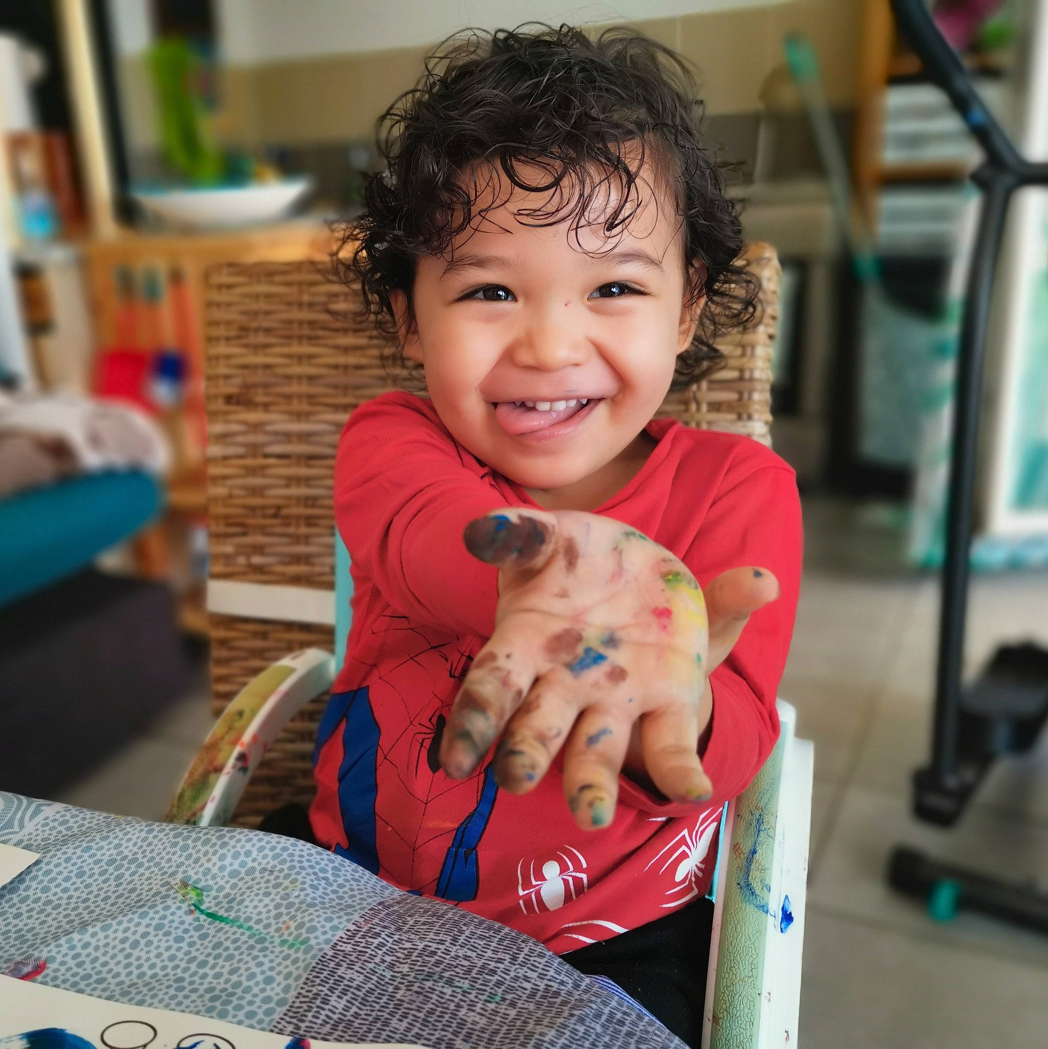 Marcus participe au concours pour gagner de l'argent avec cette photo : carmine, child, fun, happy, joy, laugh, leisure, person, play, recreation, room, sharing, sitting, skin, smile, t_shirt, thumb, toddler, travel, tree