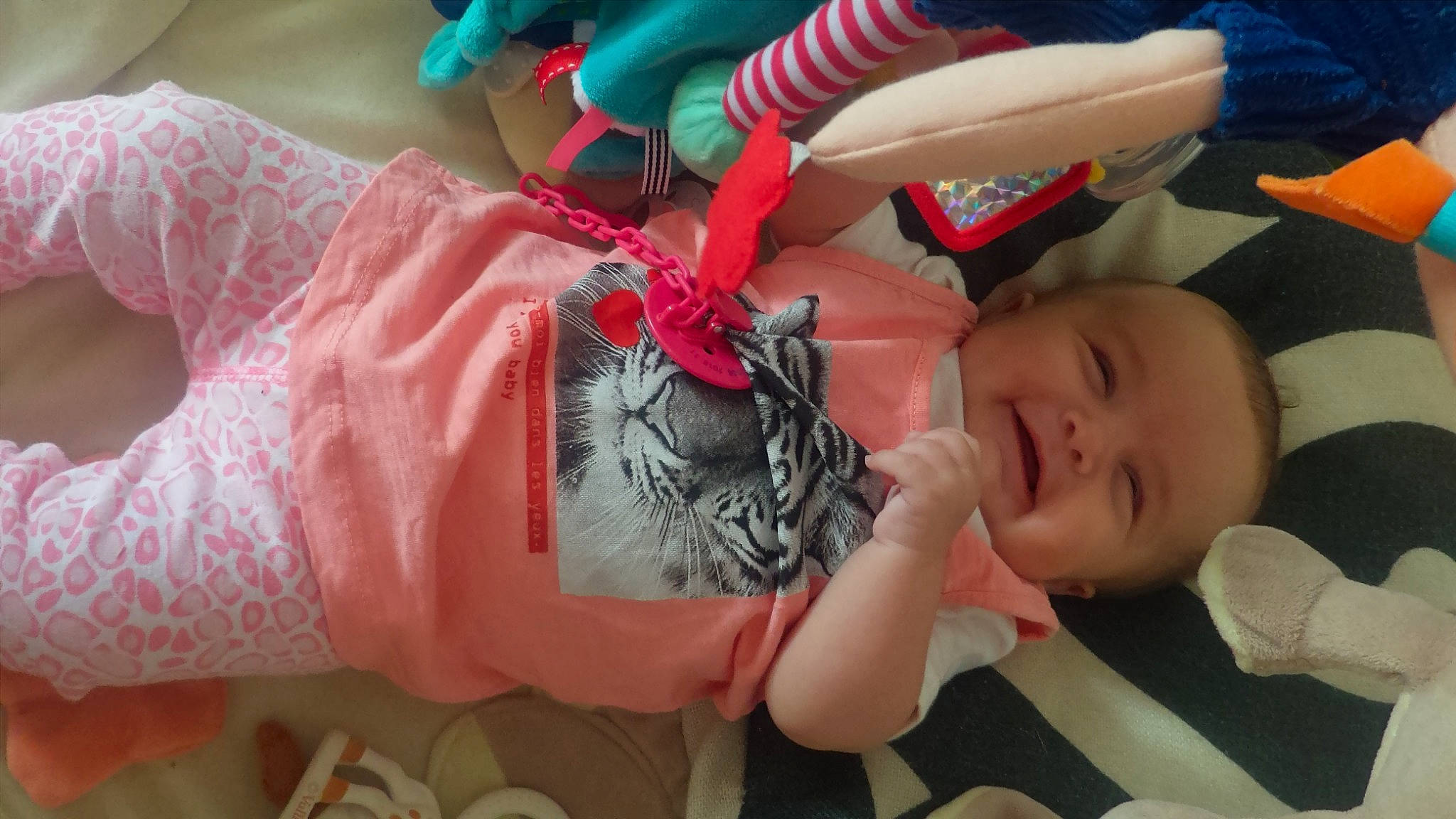 Elyse a rejoint le concours — aidez-le/la à gagner de superbes lots ! baby, child, nap, person, toddler