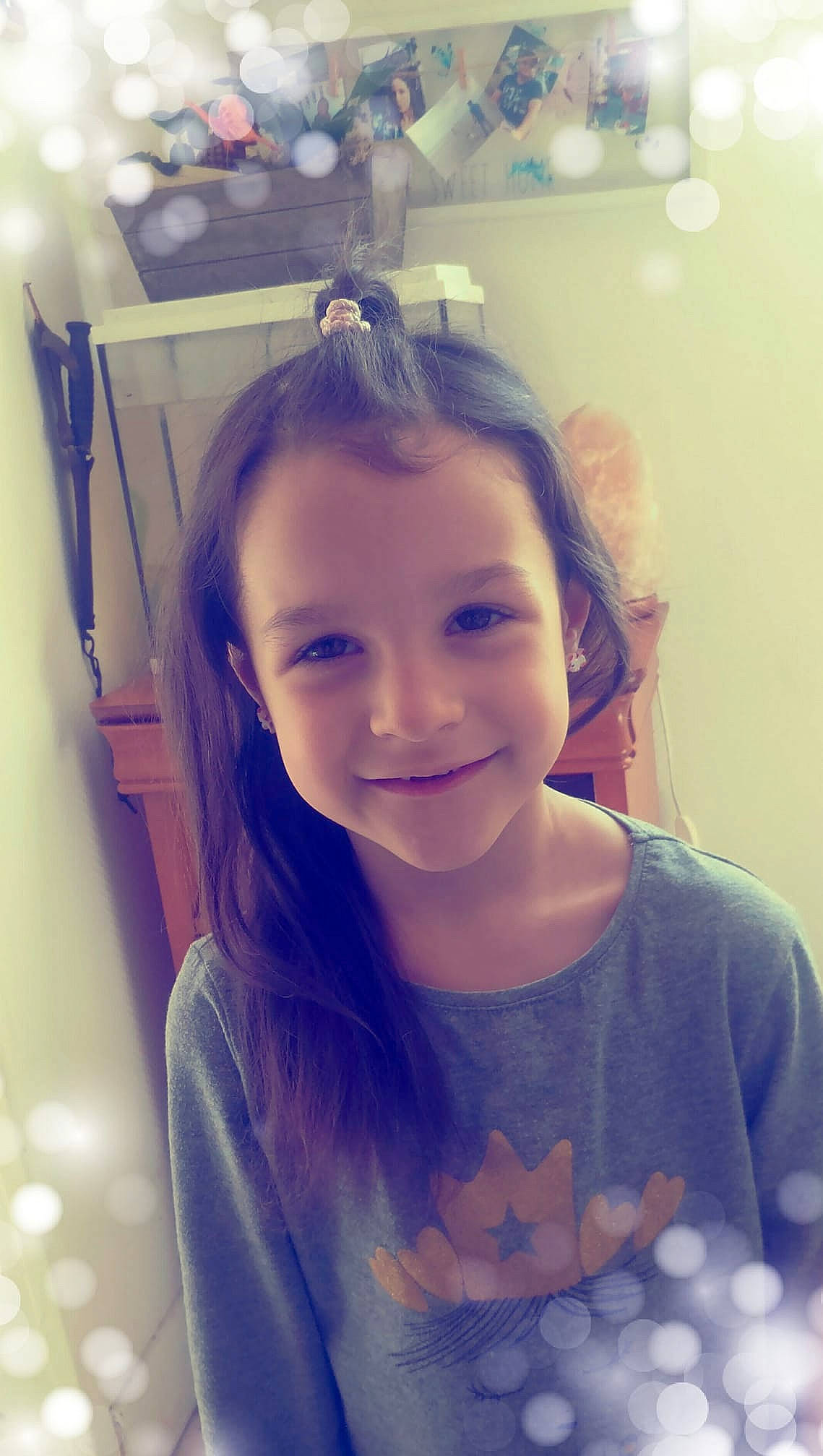 Julia participe au concours pour gagner de l'argent avec cette photo : beauty, cheek, child, chin, eye, eyebrow, face, facial_expression, forehead, fun, hair, hairstyle, head, joy, lip, long_hair, nose, person, shoulder, skin