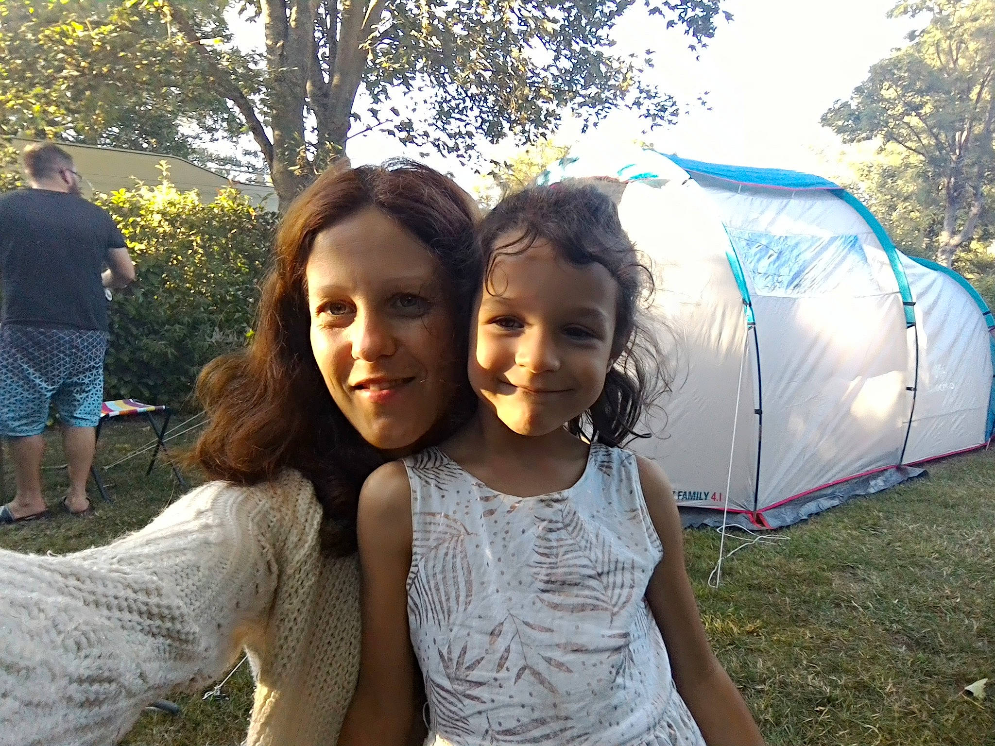 Julia a rejoint le concours — aidez-le/la à gagner de superbes lots ! camping, child, eye, family, friendship, fun, grass, happy, head, joy, leisure, people, person, photography, plant, recreation, smile, style, summer, tent