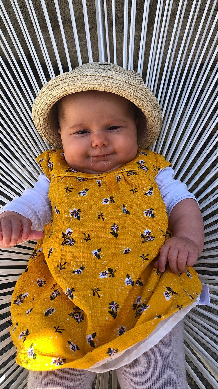Malïa participe au concours pour gagner de l'argent avec cette photo : arm, baby, baby_products, baby_toddler_clothing, child, face, fashion, fashion_accessory, happy, hat, headwear, joy, linens, outerwear, pattern, person, skin, sleeve, smile, standing