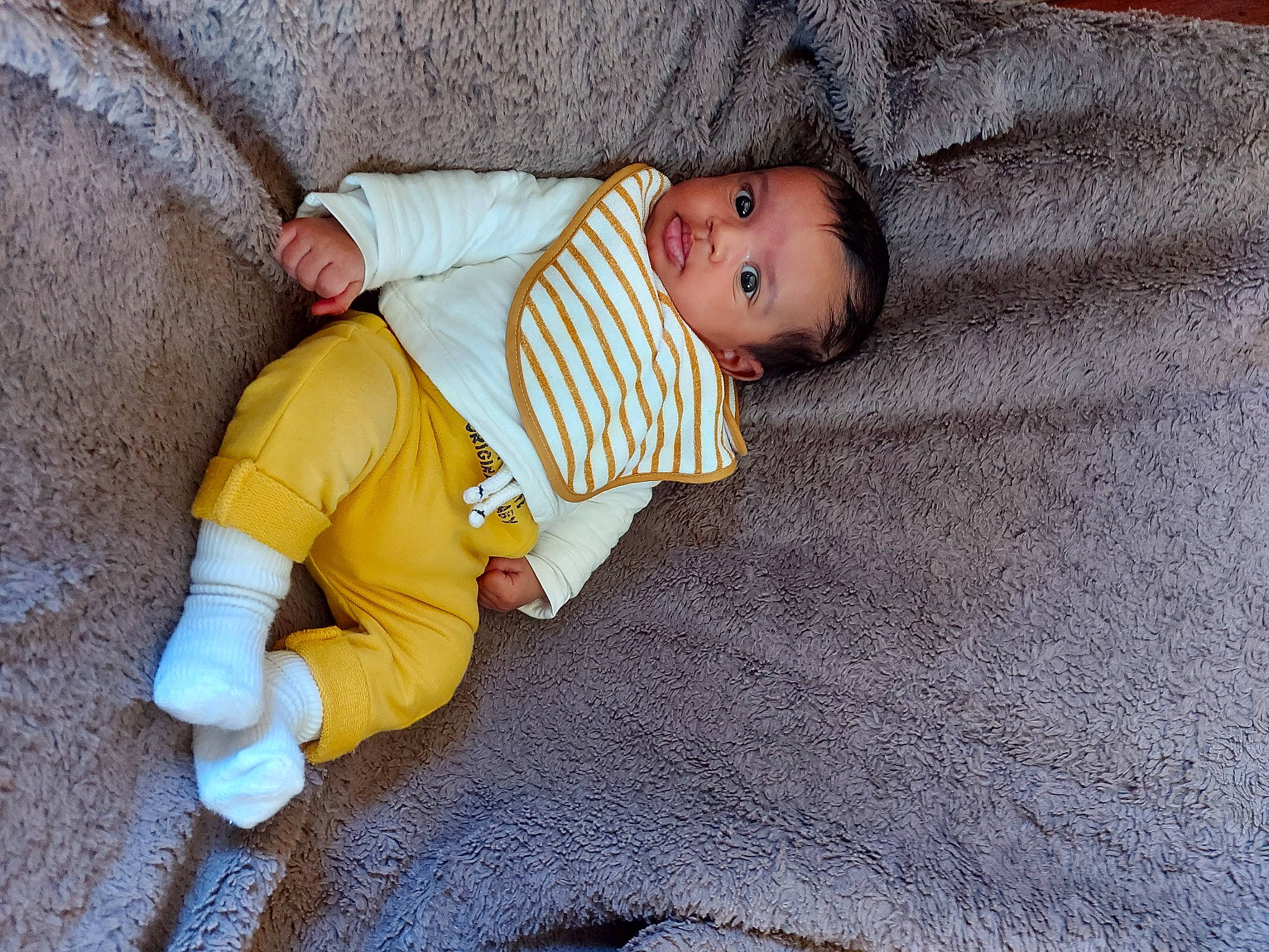 Livio participe au concours pour gagner de l'argent avec cette photo : baby, baby_sleeping, child, nap, person, toddler, yellow