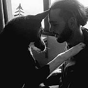 Daffy participe au concours pour gagner de l'argent avec cette photo : black_and_white, man, dog, pet, window, indoor, portrait, beard, long_hair, paw, touching, friendship, love, silhouette, calm, intimate, side_view, human, animal, interaction