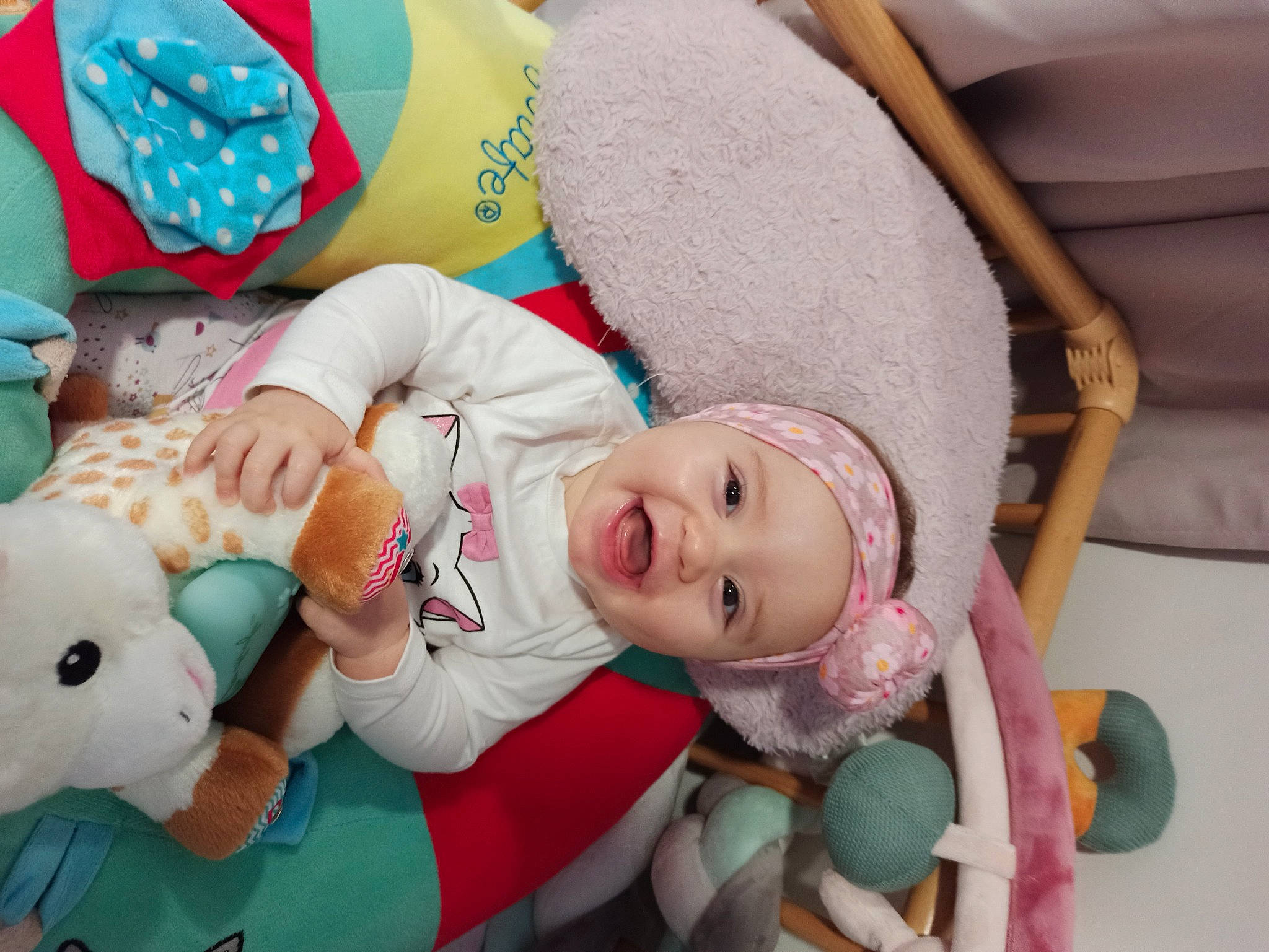 Rose a rejoint le concours — aidez-le/la à gagner de superbes lots ! baby, baby_products, baby_sleeping, baby_toddler_clothing, cheek, child, comfort, eye, happy, head, headwear, mouth, person, pink, plush, skin, smile, stuffed_toy, textile, toddler