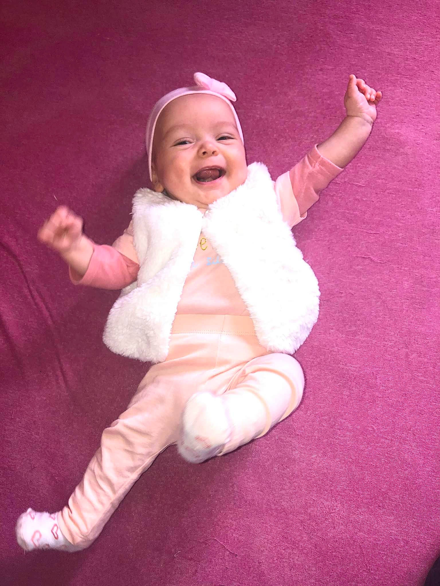 Cataleya participe au concours pour gagner de l'argent avec cette photo : arm, baby, baby_toddler_clothing, cheek, face, finger, flash_photography, flooring, gesture, hand, happy, head, headwear, leg, lip, magenta, person, pink, skin, sleeve