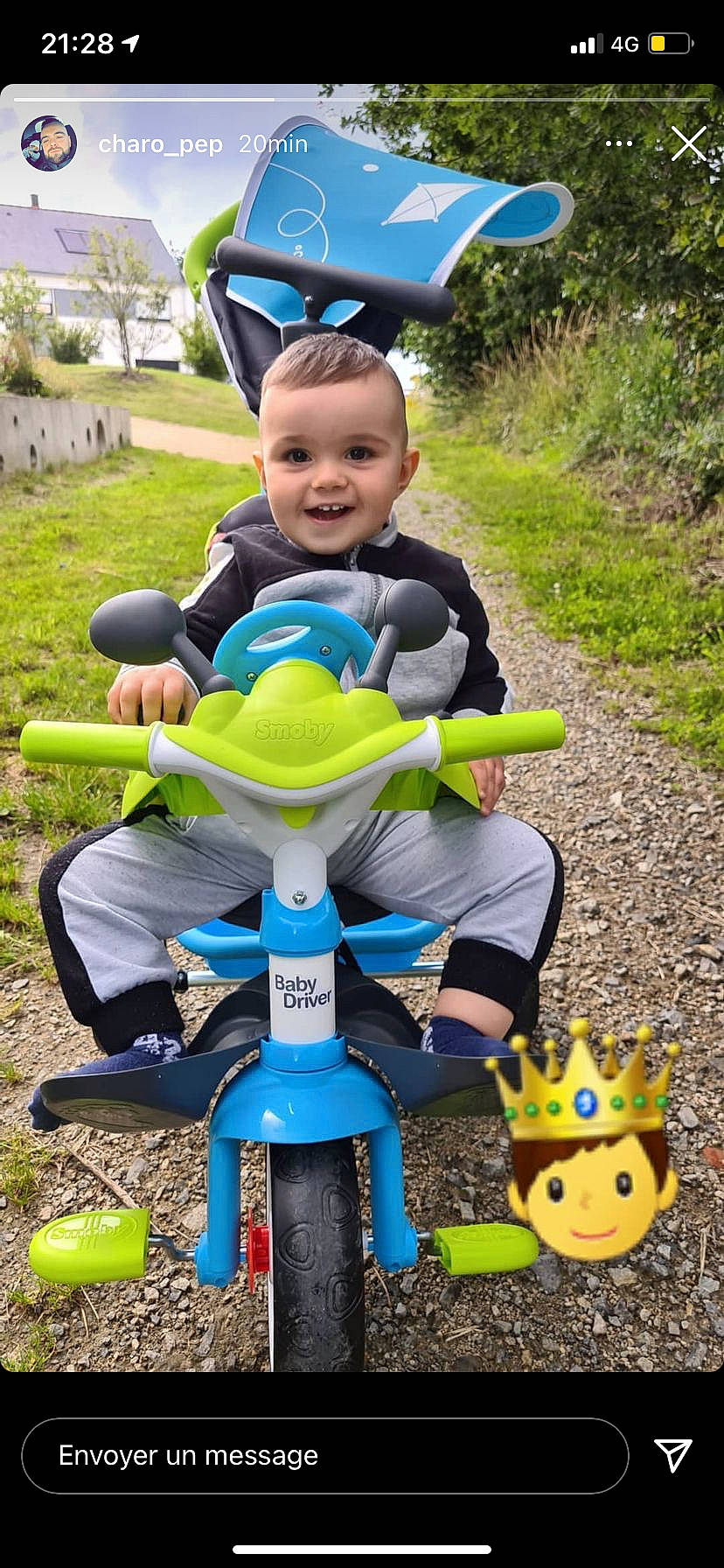 Lenzo participe au concours pour gagner de l'argent avec cette photo : baby, baby_toddler_clothing, blue, fun, grass, green, happy, joy, leg, leisure, people_in_nature, person, plant, recreation, shorts, smile, sneakers, tire, toddler, toy