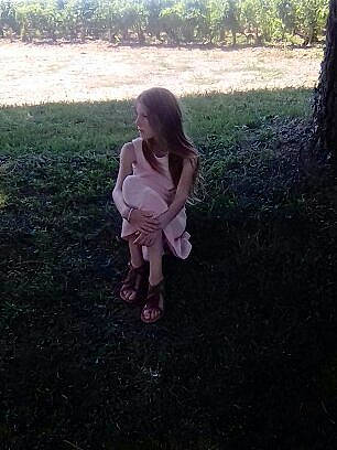 Emma participe au concours pour gagner de l'argent avec cette photo : child, fun, grass, leaf, person, photography, pink, plant, play, smile, soil, toddler, tree, under_exposed