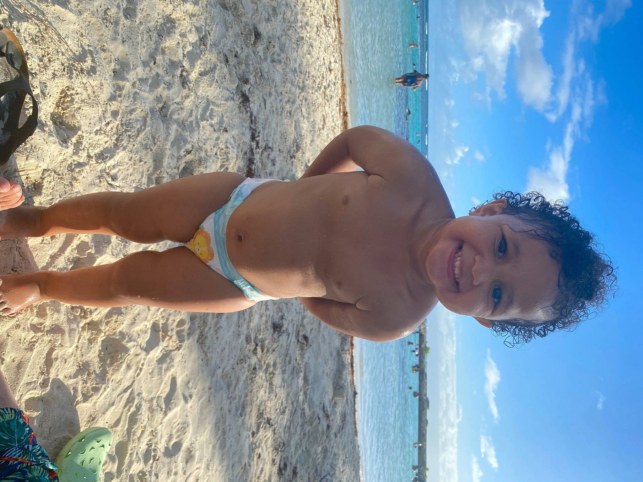Mya participe au concours pour gagner de l'argent avec cette photo : azure, beach, blue, body_of_water, chest, cloud, elbow, flash_photography, fun, human_body, joy, leg, muscle, people_on_beach, person, sky, summer, sunlight, swimwear, thigh