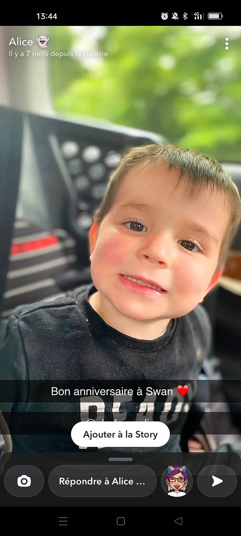 Swan participe au concours pour gagner de l'argent avec cette photo : automotive_tire, cheek, child, flash_photography, font, forehead, fun, happy, headwear, joy, logo, person, photo_caption, portrait_photography, sleeve, smile, t_shirt, toddler