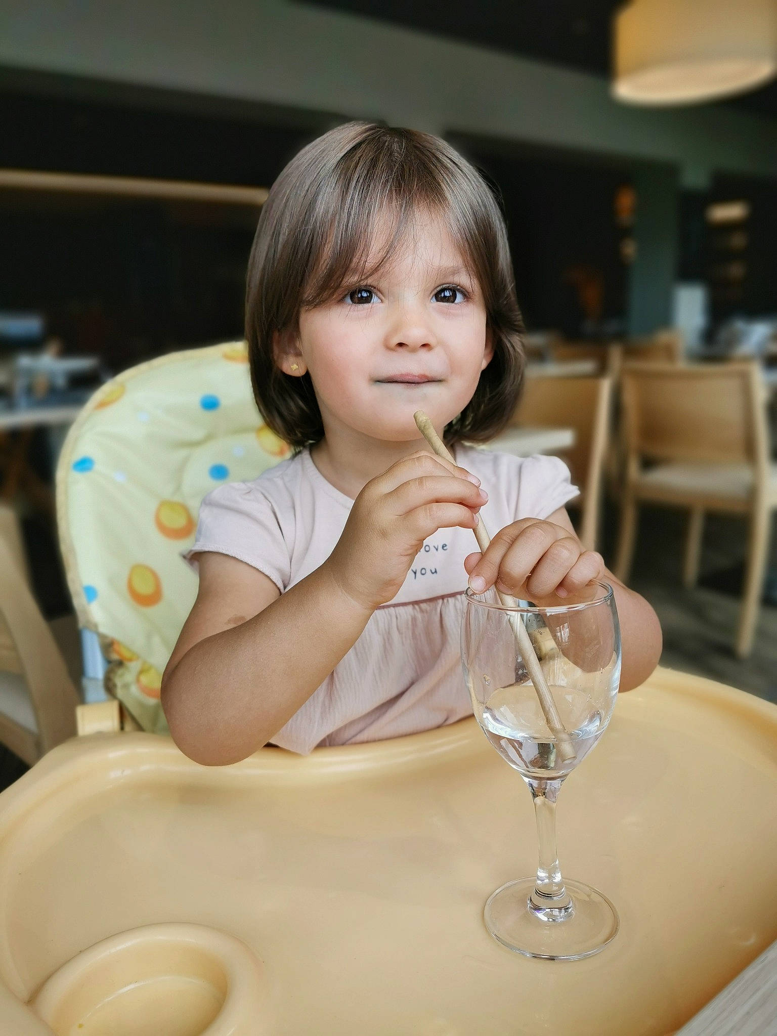 Olivia participe au concours pour gagner de l'argent avec cette photo : bangs, beauty, chair, champagne_stemware, dishware, drinkware, event, finger, glass, hand, happy, person, plate, serveware, skin, smile, spoon, stemware, table, tableware