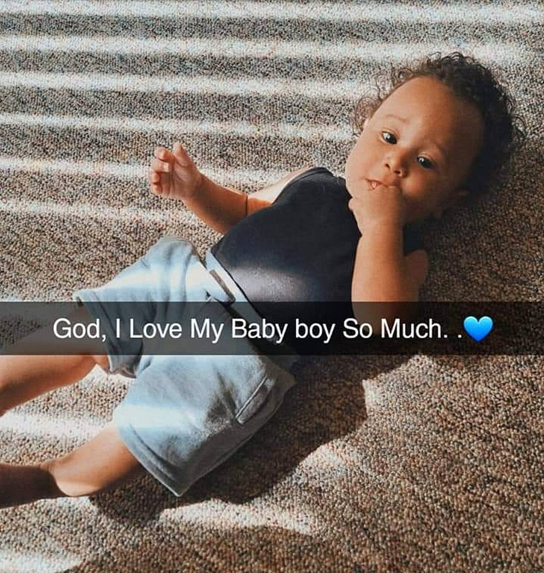 Cartier is registered to the contest to win money with this photo: comfort, cool, denim, flash_photography, floor, flooring, font, foot, grass, happy, human_leg, joint, knee, leg, person, sleeve, sportswear, t_shirt, thigh, toddler