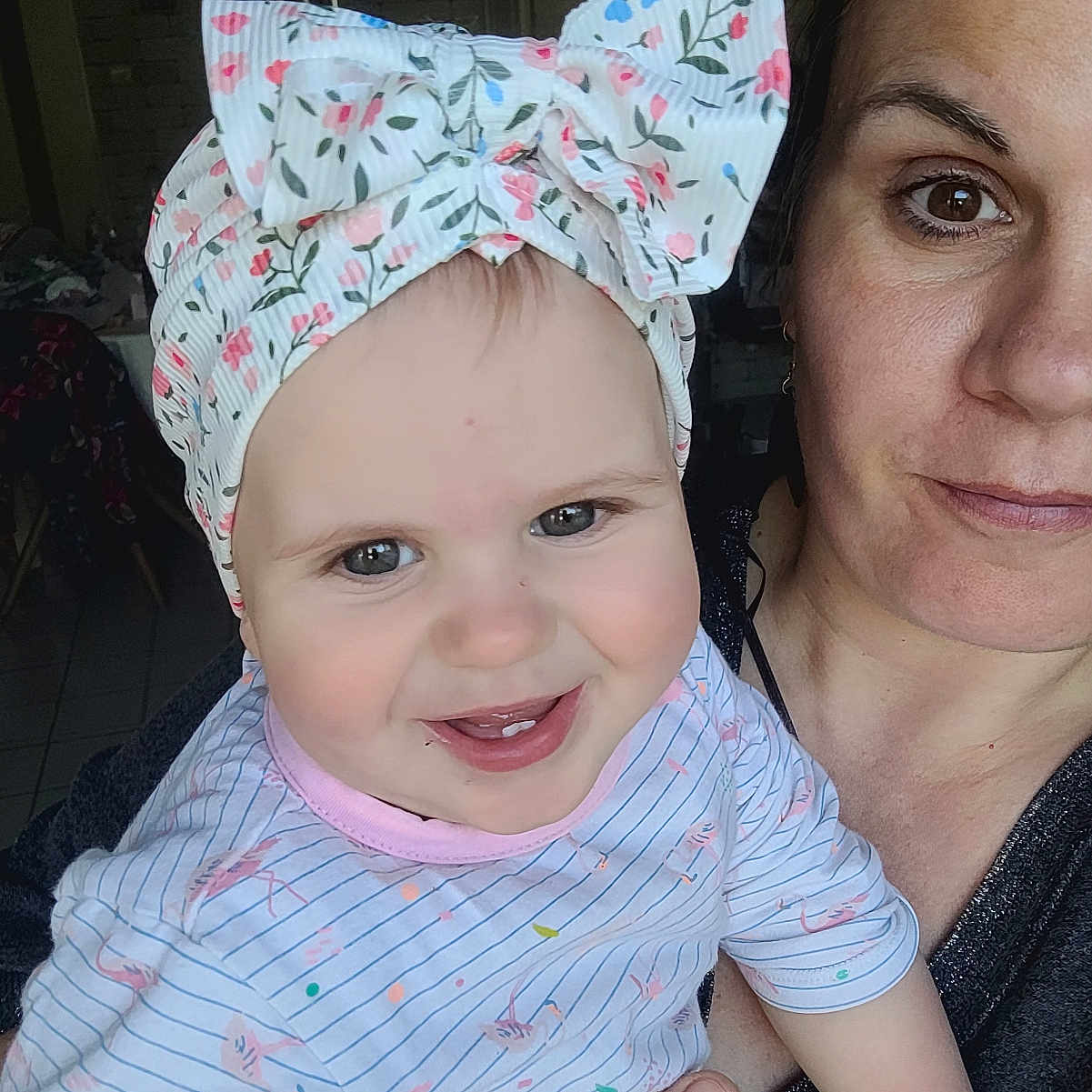 Joy participe au concours pour gagner de l'argent avec cette photo : art, baby, bodypart, bonnet, cap, clothing, dress, face, happy, hat, head, mouth, newborn, painting, person, photography, portrait, selfie, smile, teeth