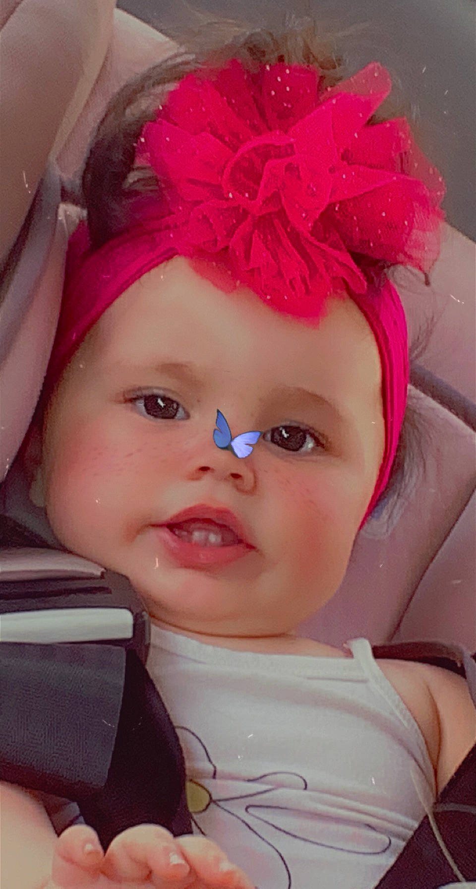 Thalianna a rejoint le concours — aidez-le/la à gagner de superbes lots ! cheek, chin, costume_hat, eye, eyebrow, eyelash, face, forehead, hairstyle, happy, head, headgear, headwear, iris, lip, magenta, nose, organ, person, pink