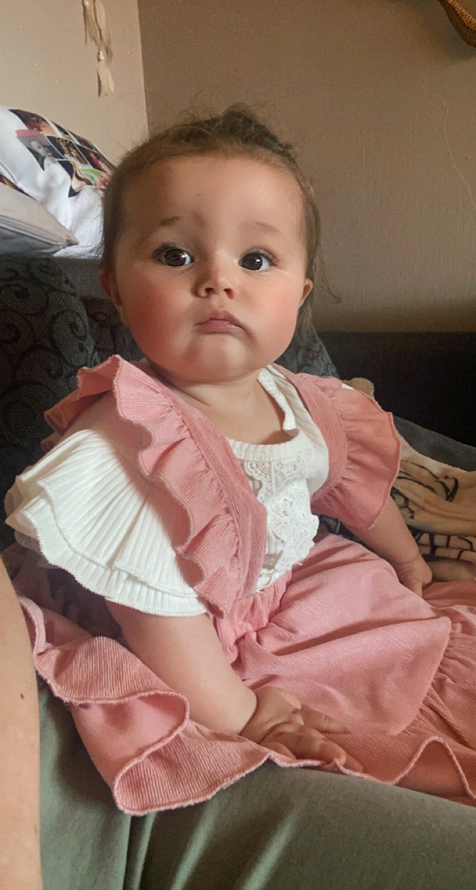 Thalianna participe au concours pour gagner de l'argent avec cette photo : baby, baby_products, baby_toddler_clothing, cheek, child, comfort, day_dress, eye, eyelash, head, iris, linens, lip, pattern, person, pink, room, sitting, skin, sleeve