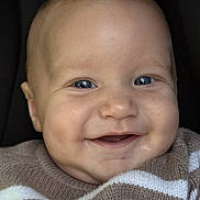 Elyo participe au concours pour gagner de l'argent avec cette photo : baby, smiling, face, blue_eyes, closeup, sweater, striped_clothing, child, cute, happy, infant, portrait, human, skin, cheeks, mouth, nose, head, person, baby_clothes