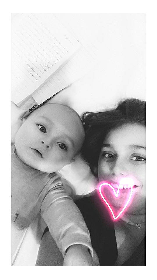 Loam participe au concours pour gagner de l'argent avec cette photo : baby, beauty, black, black_and_white, cheek, child, eye, eyebrow, face, head, lip, monochrome_photography, nose, people, person, photograph, photography, selfie, skin, snapshot